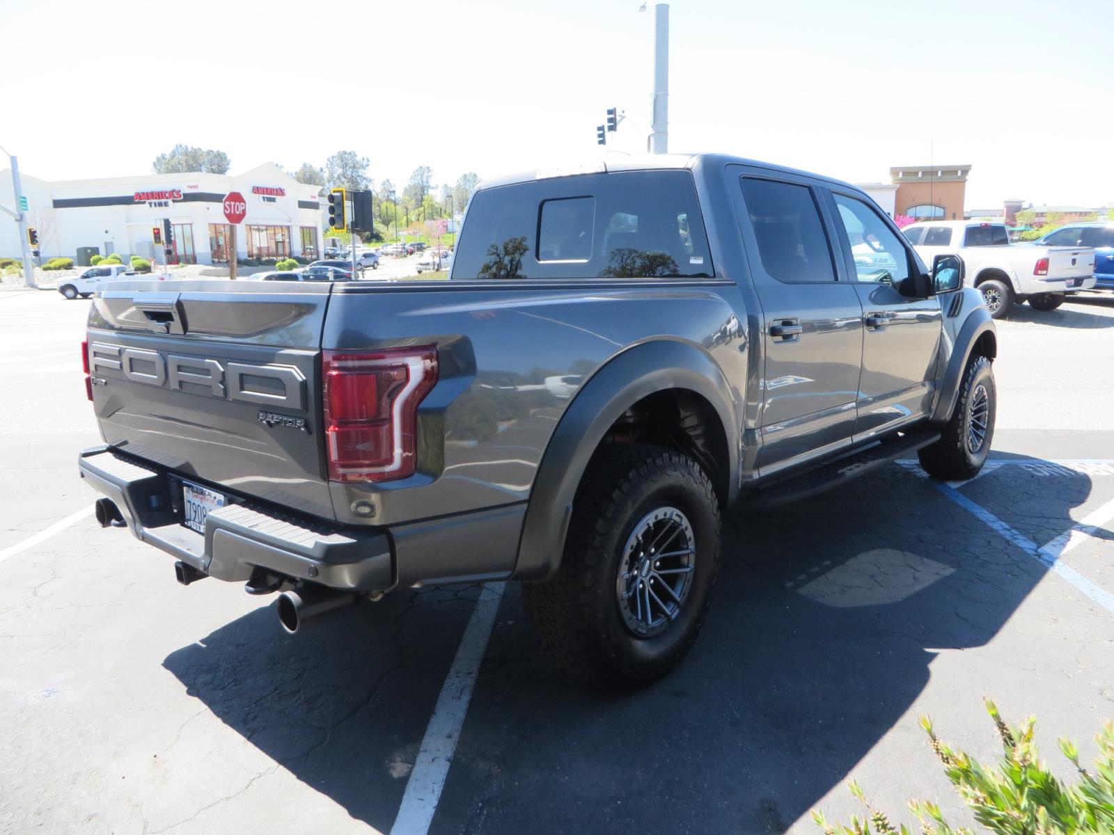 2019 CHARCOAL /BLACK Ford F-150 F-150 Raptor (1FTFW1RG6KF) with an 3.5L V6 ECOBOOST engine, automatic transmission, located at 2630 Grass Valley Highway, Auburn, CA, 95603, (530) 508-5100, 38.937893, -121.095482 - Photo #4